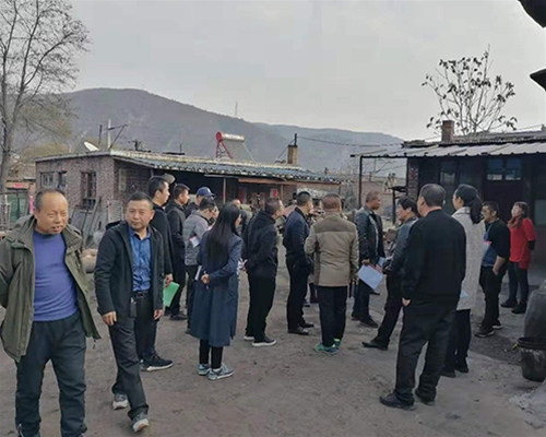 縣委、鎮(zhèn)府領(lǐng)導(dǎo)驗收工程