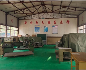 和靈石縣第一職業(yè)高中校領(lǐng)導(dǎo)在?？疾?
                                        class=
